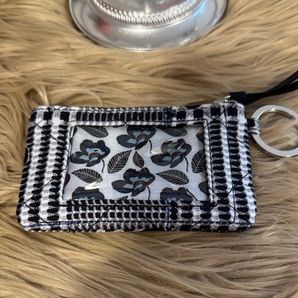 Vera Bradley Handbags - Vera Bradley Black and White Floral ID Holder 🔥